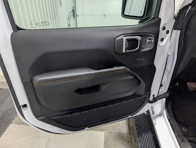 Used 2025 Jeep Wrangler Unlimited Sahara AWD/4WD image 12