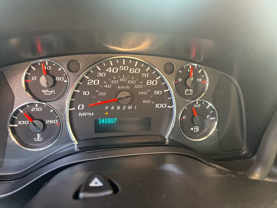 Used 2010 Chevrolet Express 2500 image 11