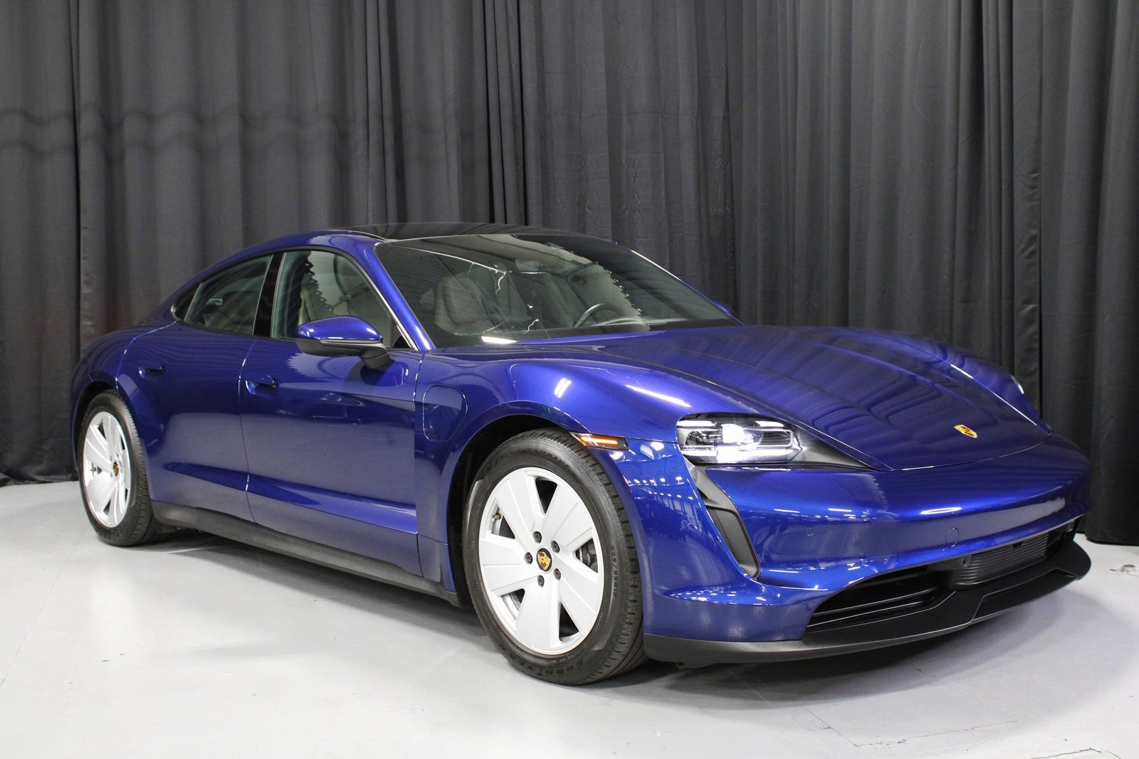 Certified 2021 Porsche Taycan image 9