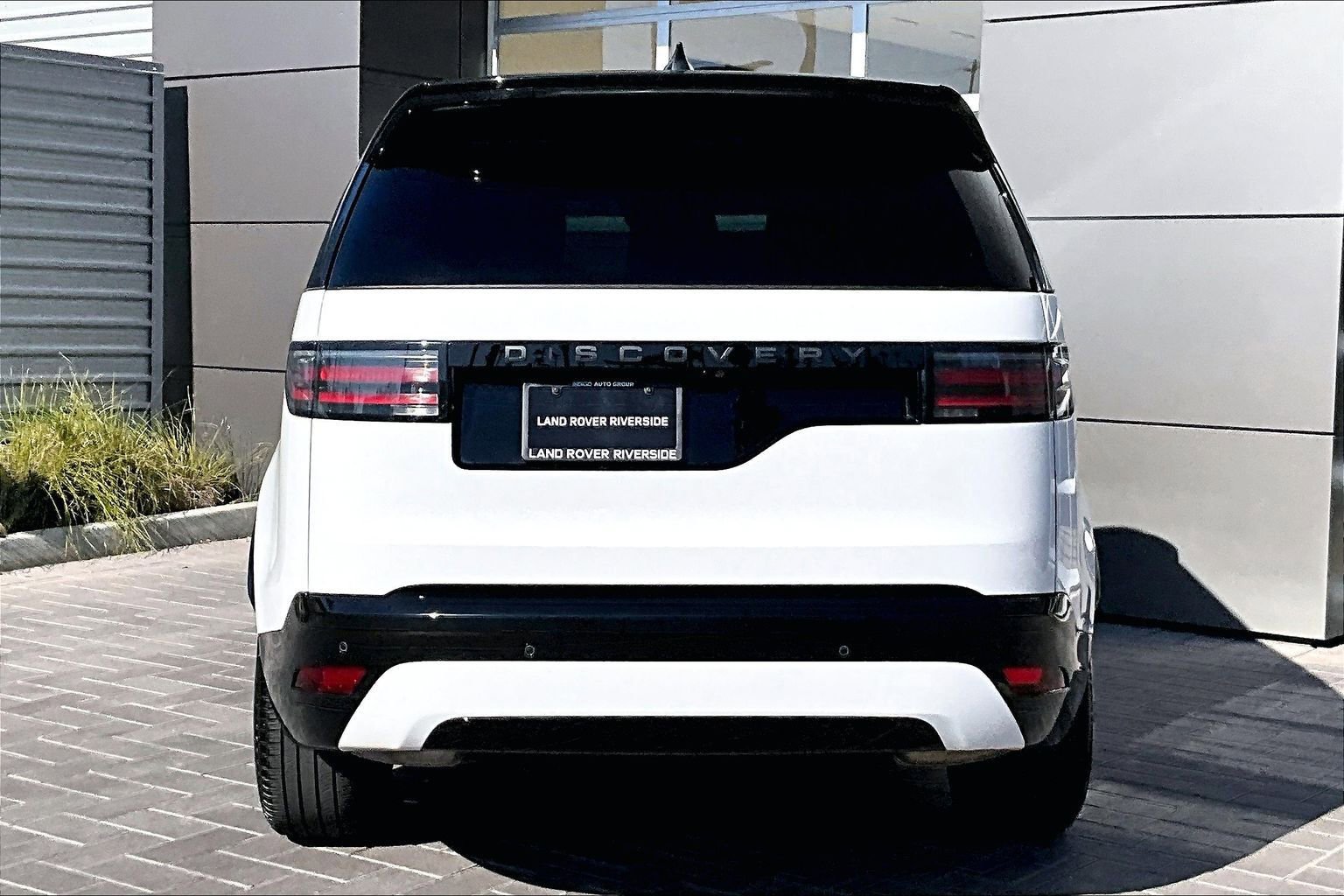 Used 2024 Land Rover Discovery Dynamic SE image 4