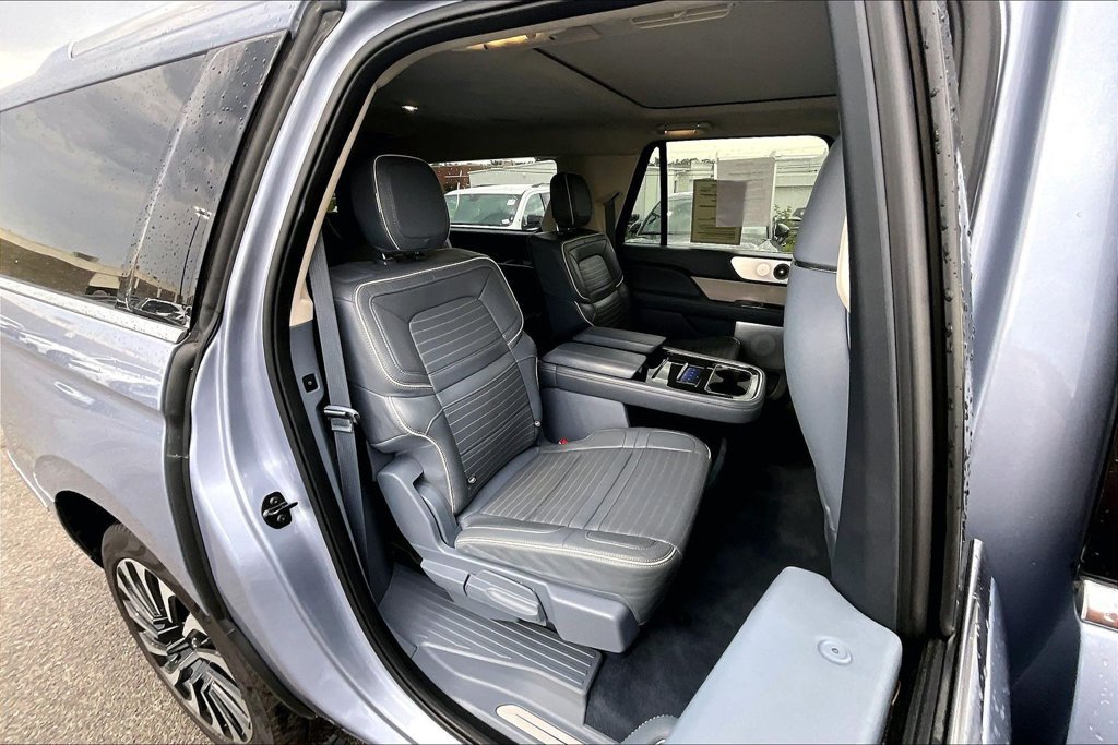 Used 2024 Lincoln Navigator L Black Label AWD/4WD image 37