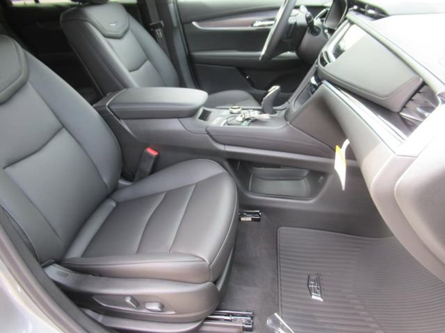 New 2025 Cadillac XT6 Luxury image 9