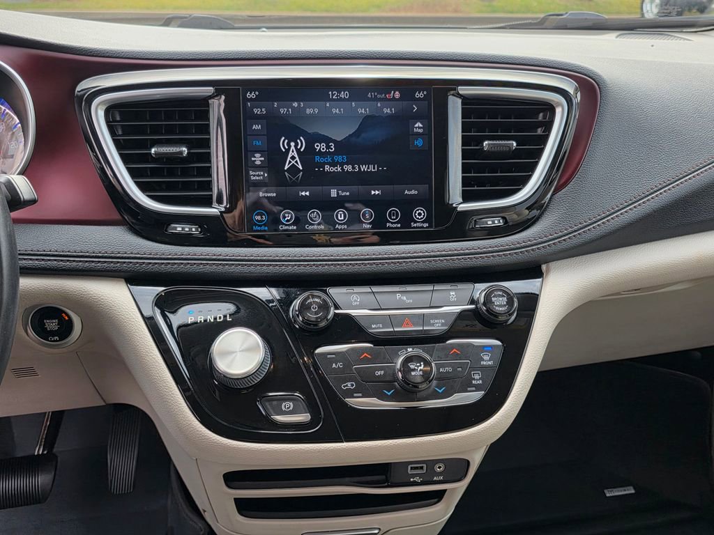 Used 2020 Chrysler Pacifica Limited image 21