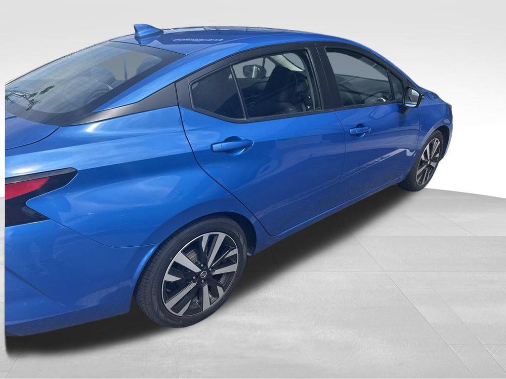 Used 2022 Nissan Versa SR FWD image 12