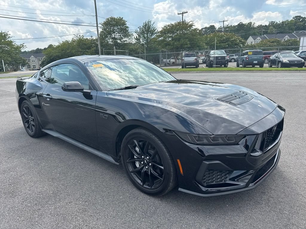 Used 2025 Ford Mustang GT RWD image 2
