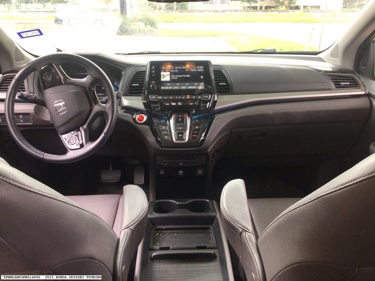 Used 2023 Honda Odyssey Touring image 13