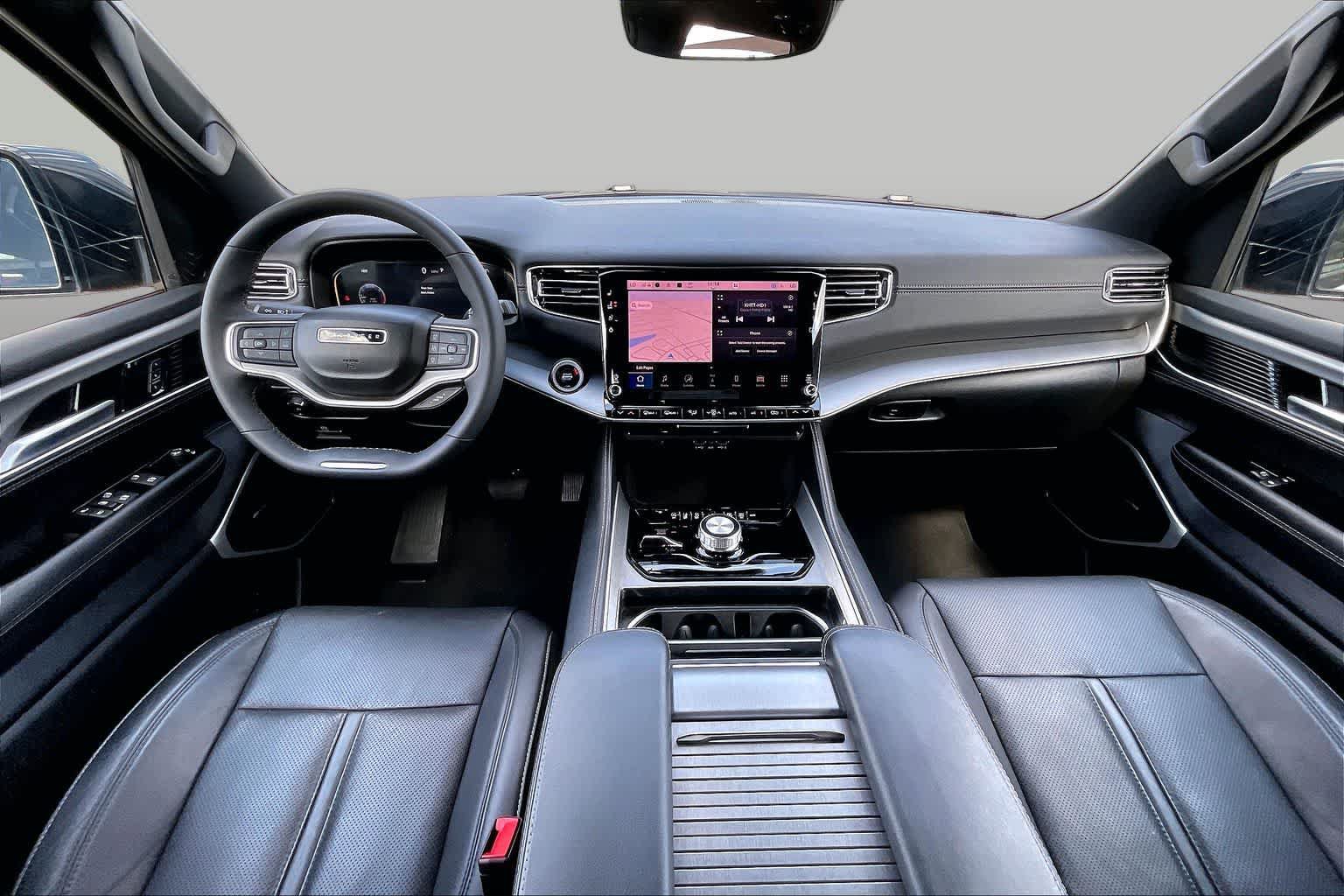 Used 2025 Jeep Wagoneer L Series II w/ 8-pass Seating Package AWD/4WD image 14