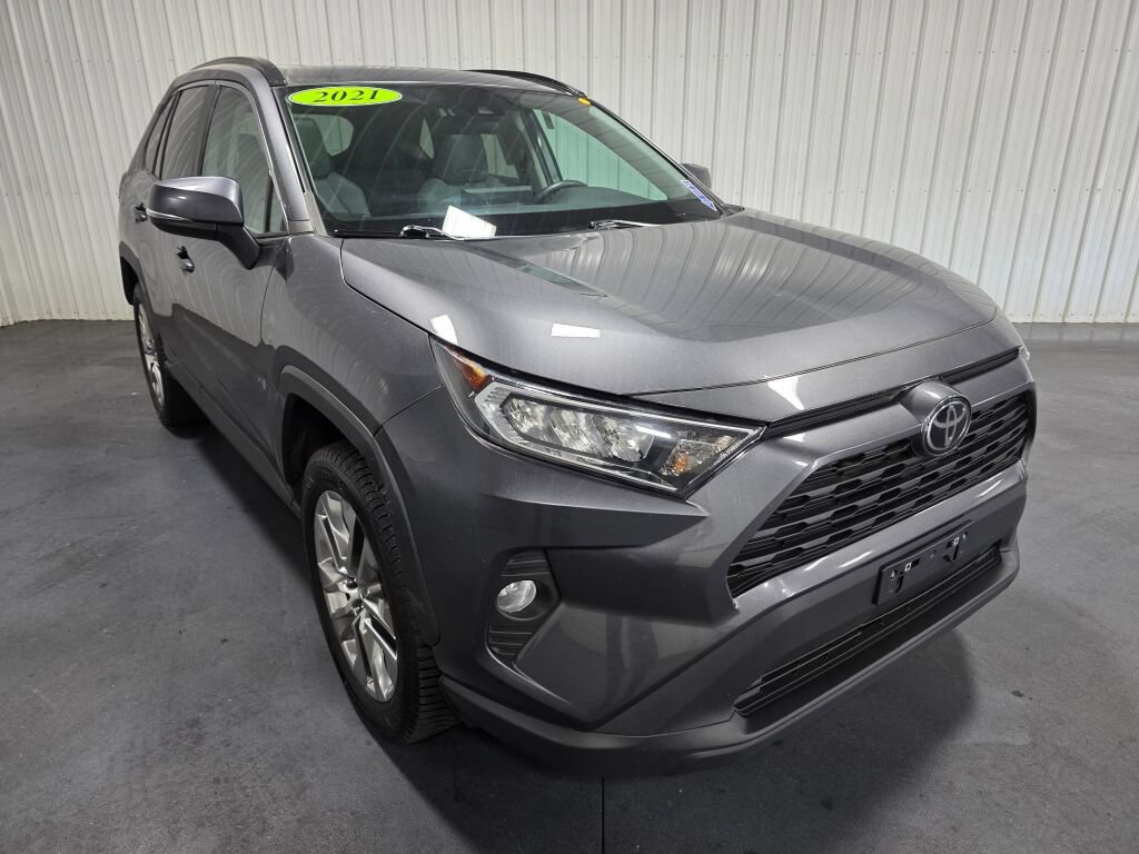 Used 2021 Toyota RAV4 XLE Premium AWD/4WD image 2