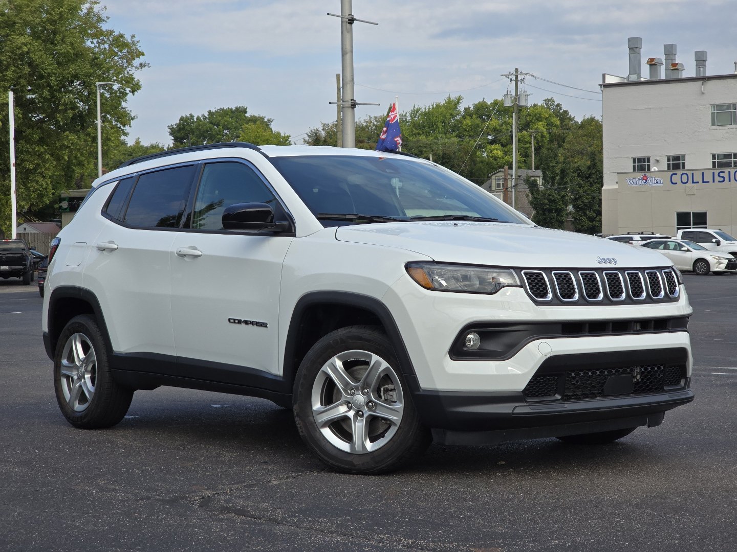 Used 2023 Jeep Compass Latitude AWD/4WD image 2