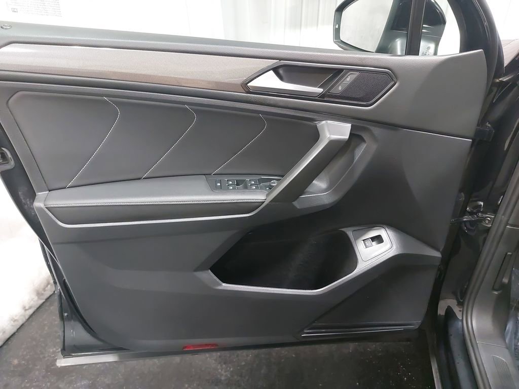 Used 2022 Volkswagen Tiguan SE image 25