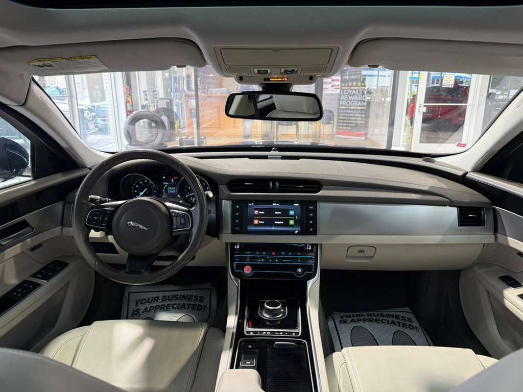 Used 2018 Jaguar XF Premium AWD/4WD image 23