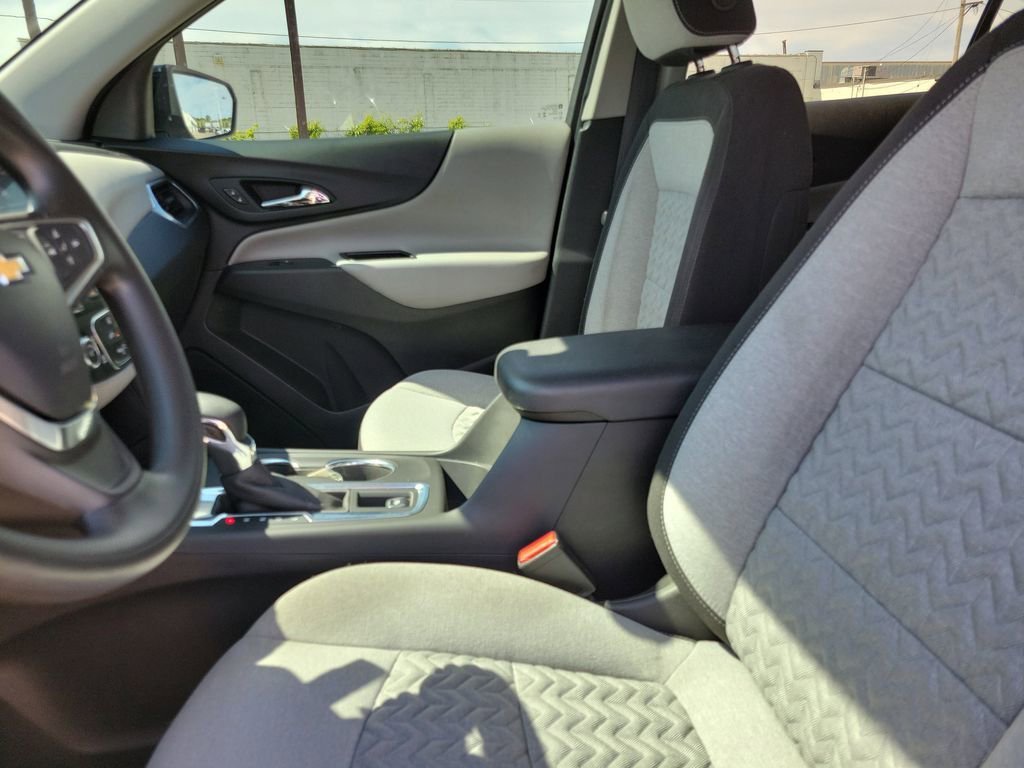 Used 2024 Chevrolet Equinox LS w/ LS Convenience Package AWD/4WD image 17