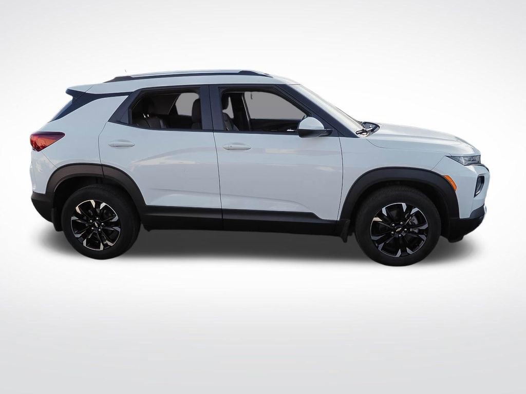 Used 2023 Chevrolet TrailBlazer LT w/ LPO, Blackout Package FWD image 5