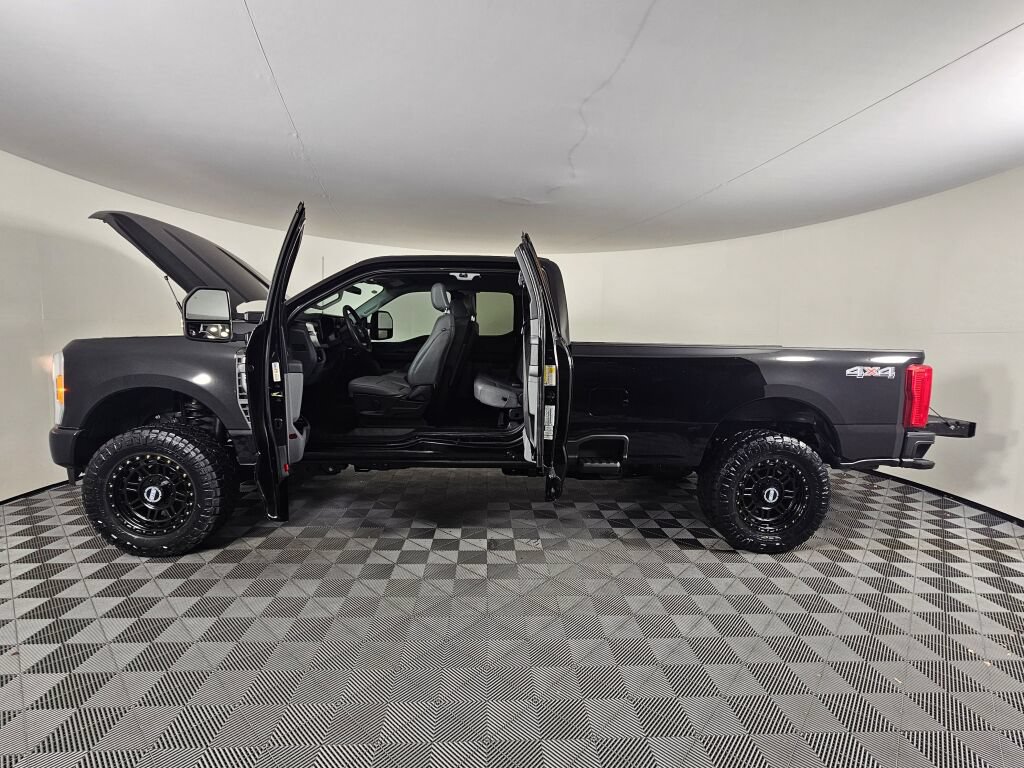 Used 2023 Ford F350 XL w/ XL Off-Road Package AWD/4WD image 18