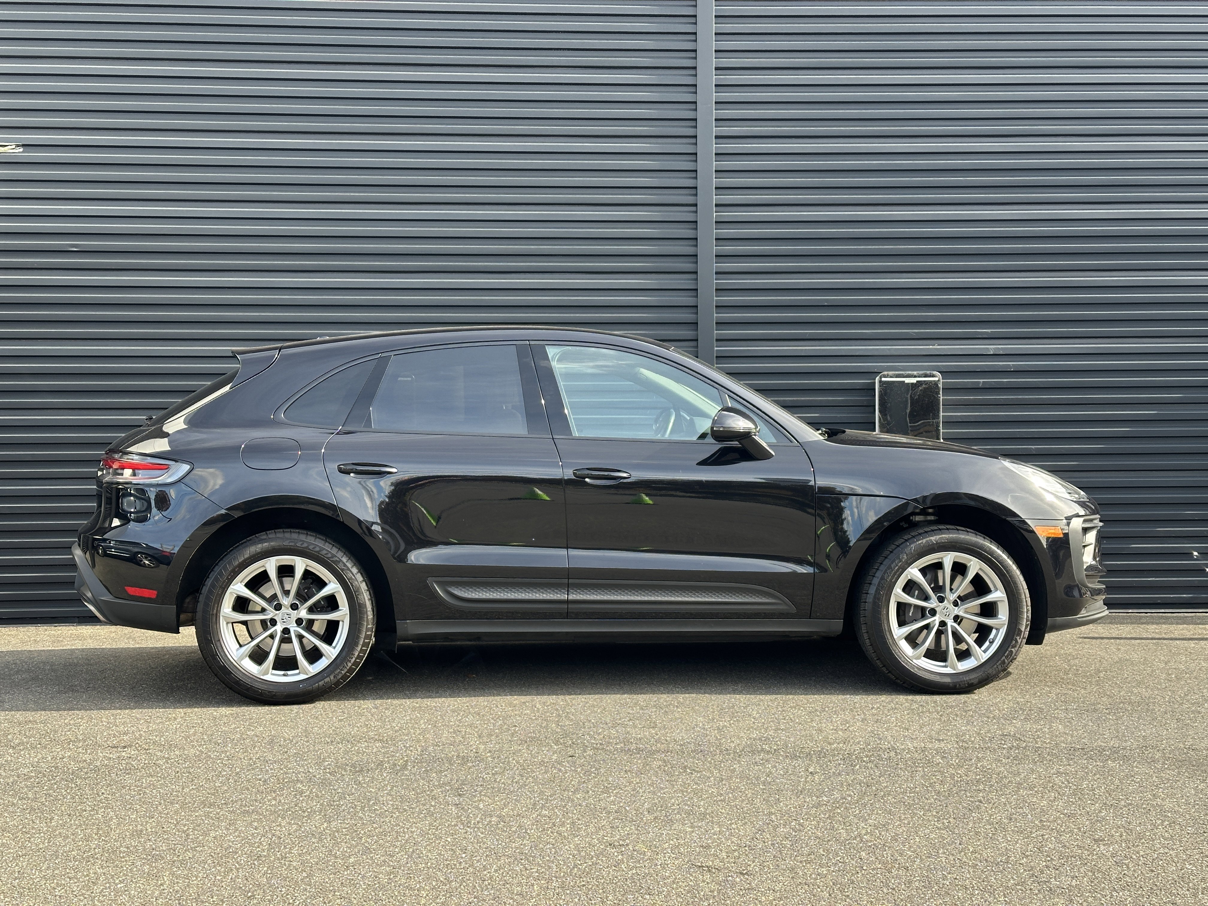 Certified 2023 Porsche Macan image 9