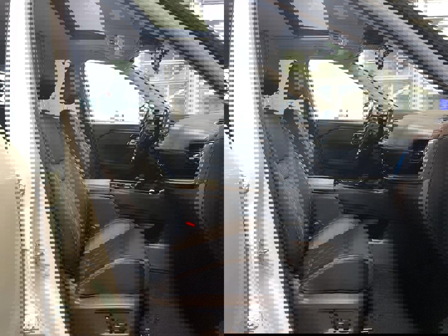 Used 2022 Nissan Rogue Platinum w/ Head-Up Display Package image 24