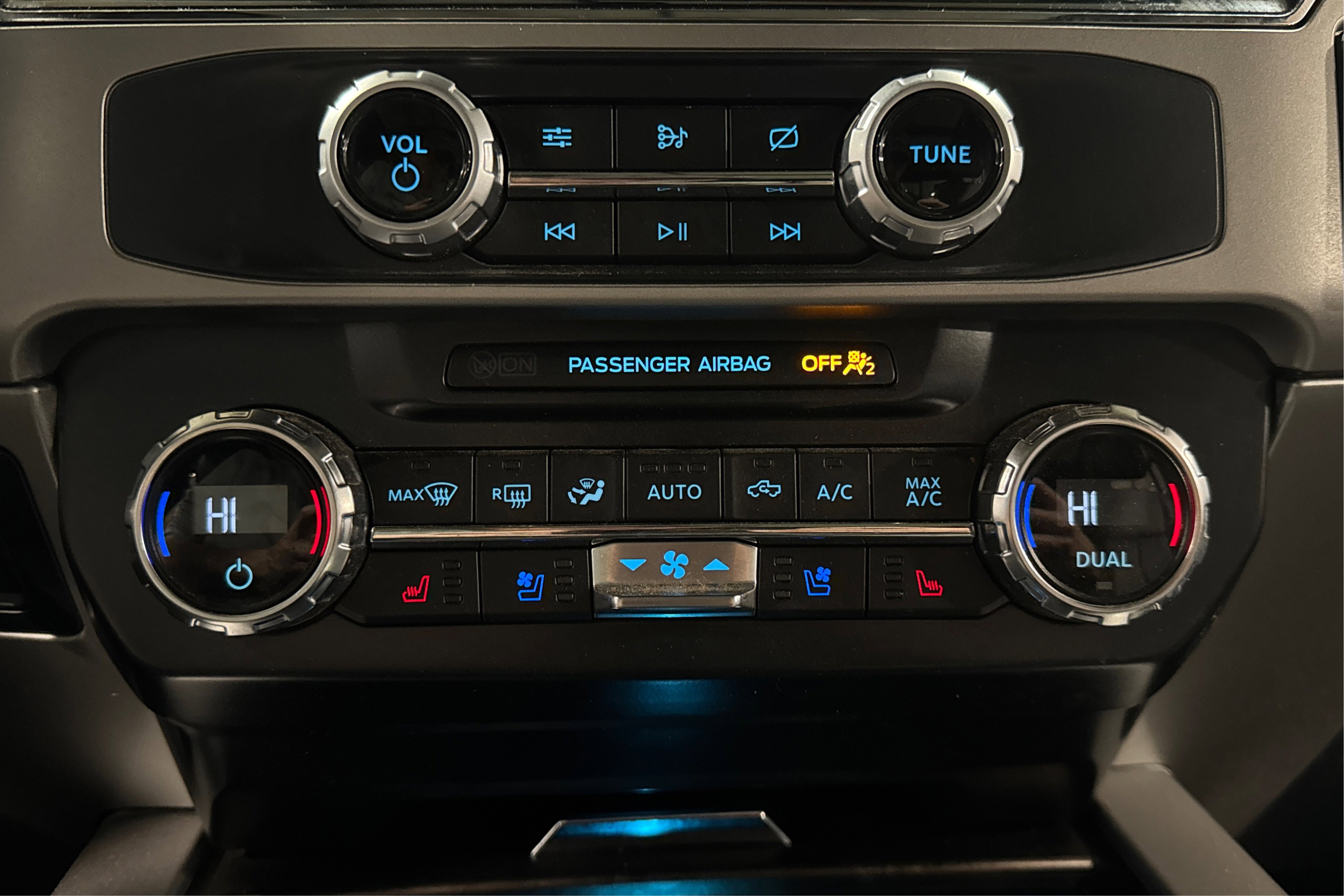 Used 2022 Ford F250 Lariat w/ Black Appearance Package image 38