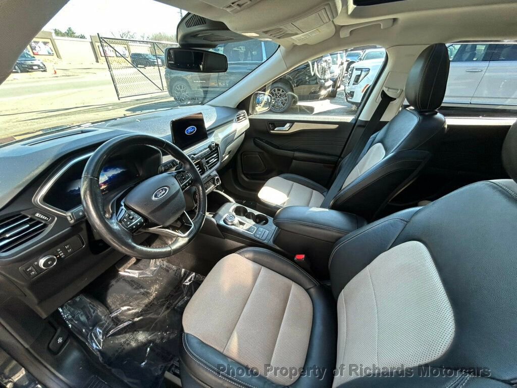 Used 2022 Ford Escape Titanium w/ Titanium Elite Package image 12