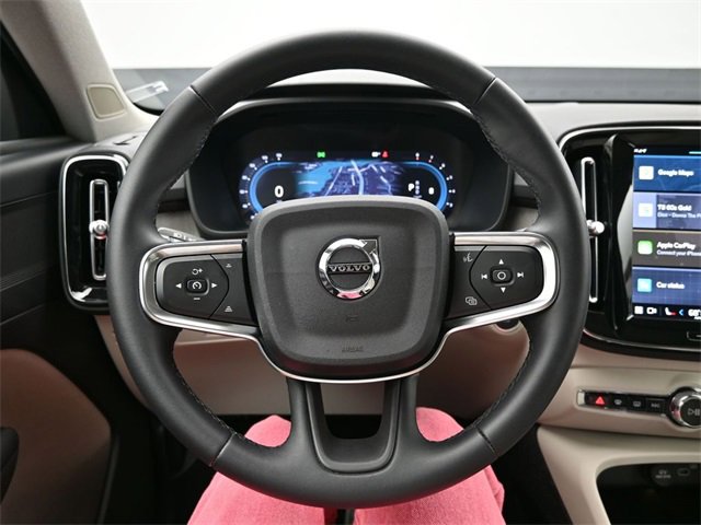Used 2023 Volvo XC40 B5 Plus image 22