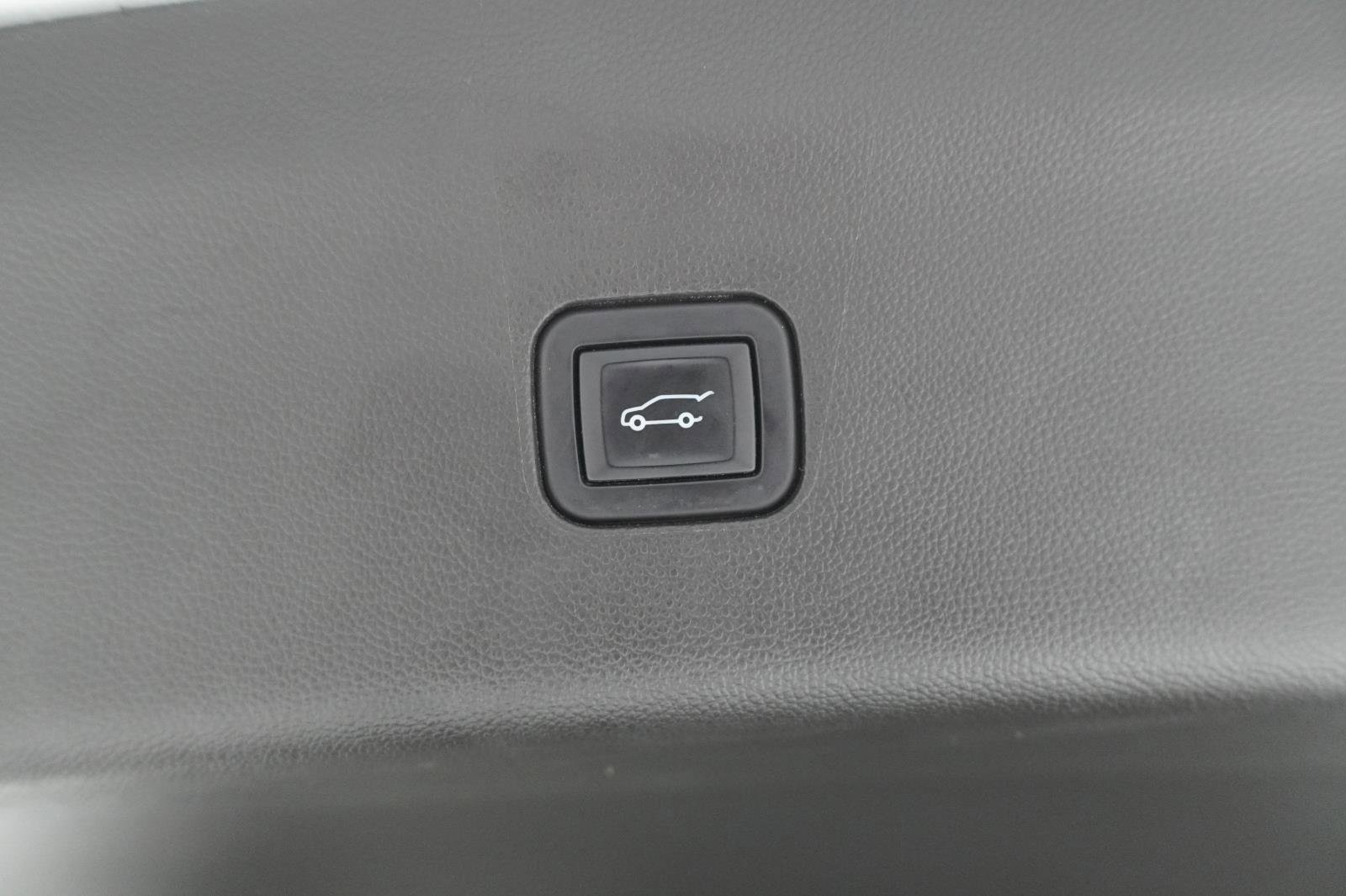 Used 2020 Buick Enclave Essence w/ Sound and Sites Package FWD image 7