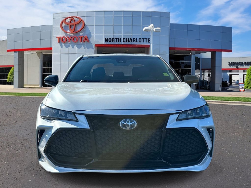 Used 2022 Toyota Avalon XSE FWD image 3