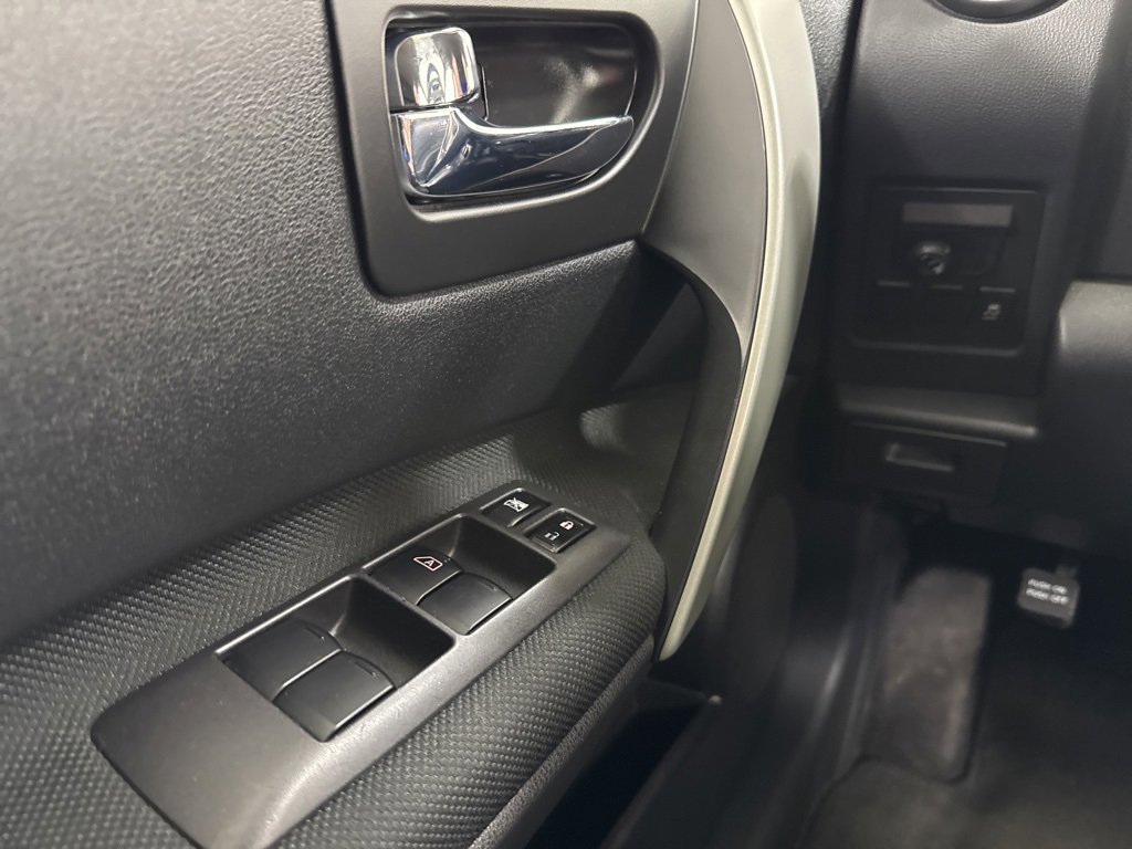 Used 2013 Nissan Rogue SV image 18