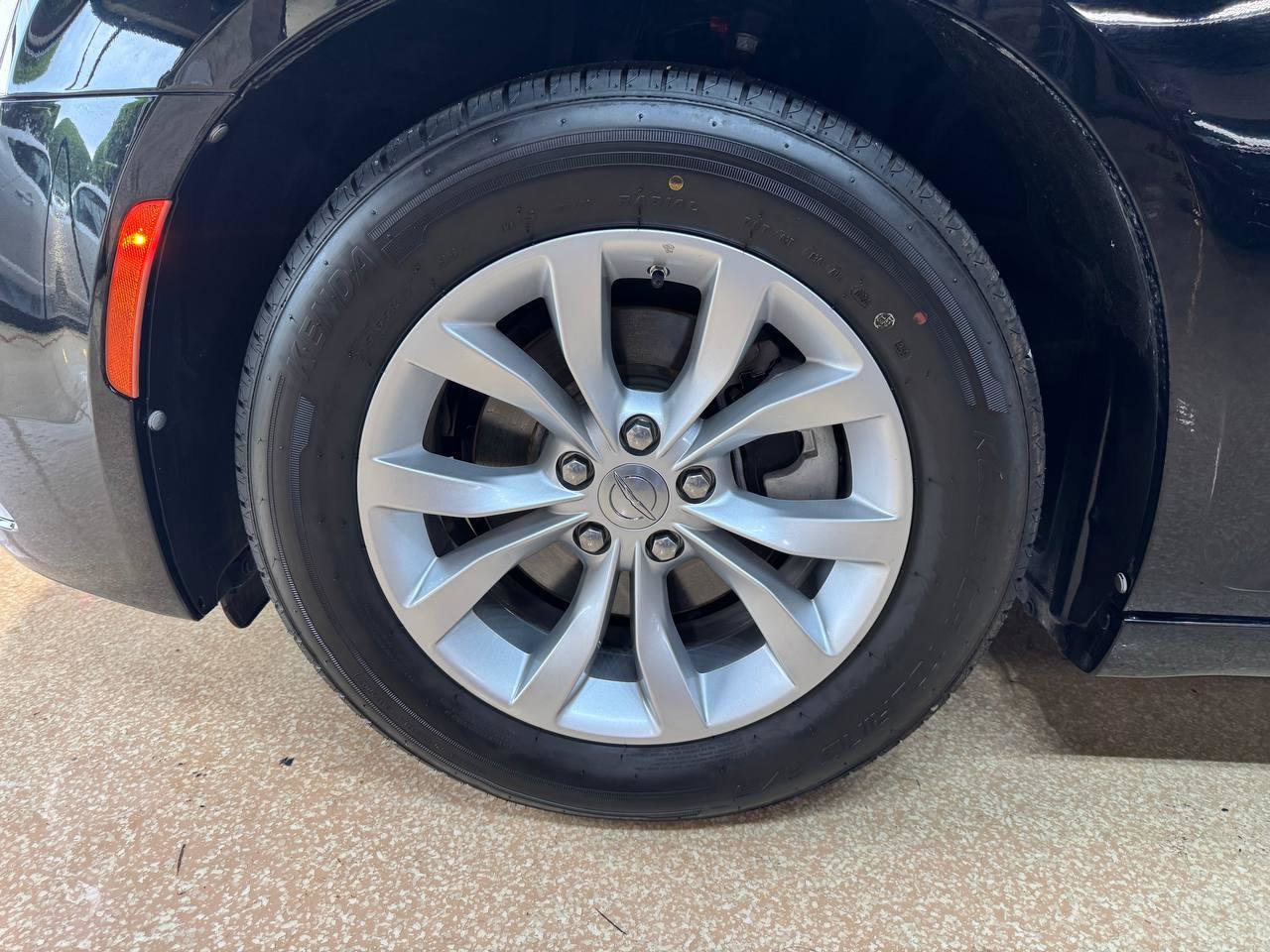 Used 2022 Chrysler 300 Touring RWD image 33