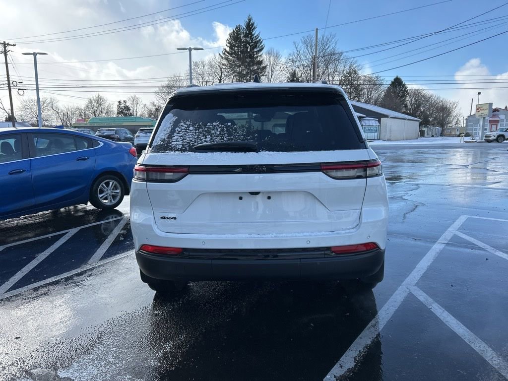 New 2025 Jeep Grand Cherokee Altitude image 3