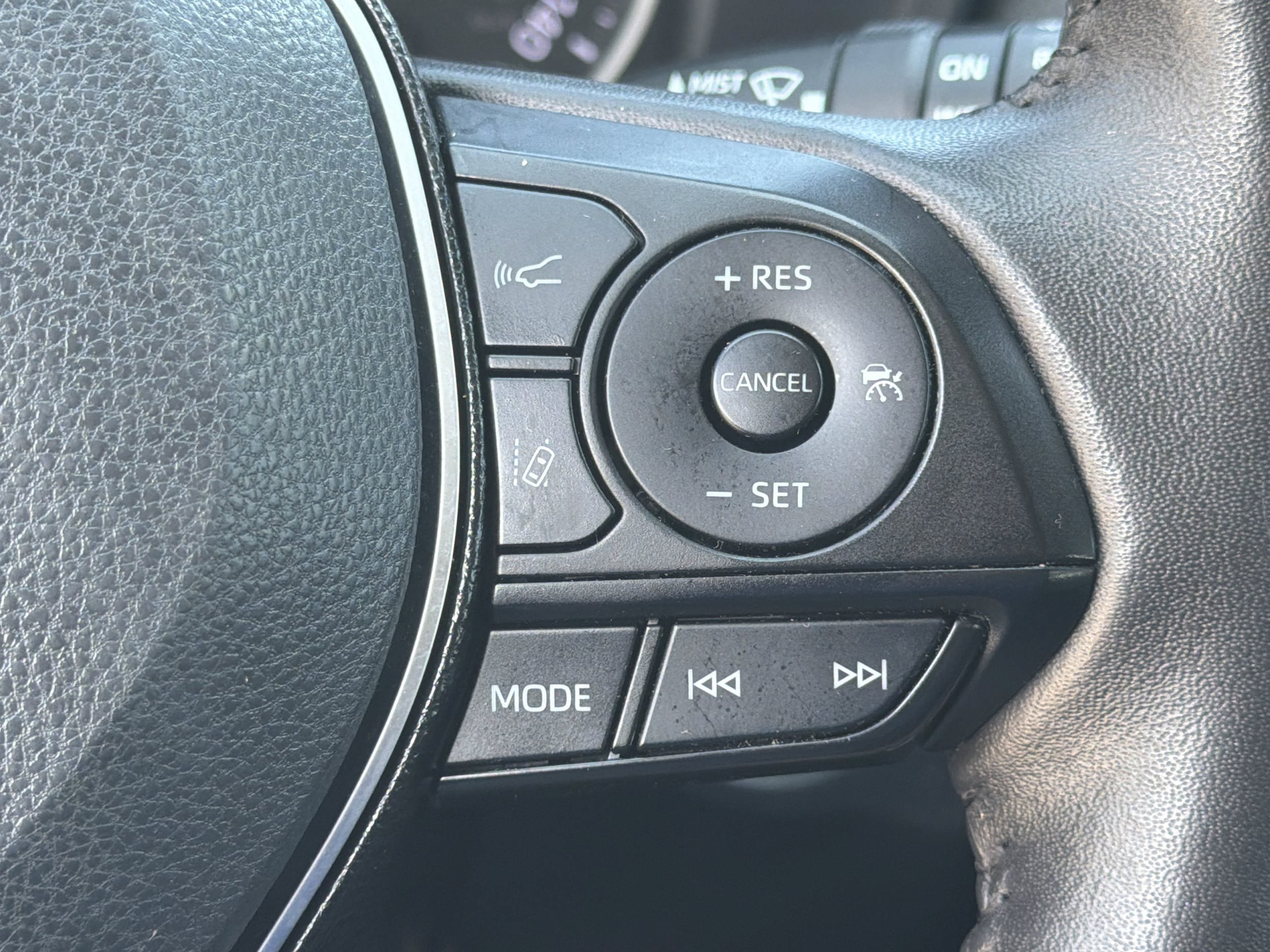 Used 2021 Toyota RAV4 XLE Premium FWD image 8