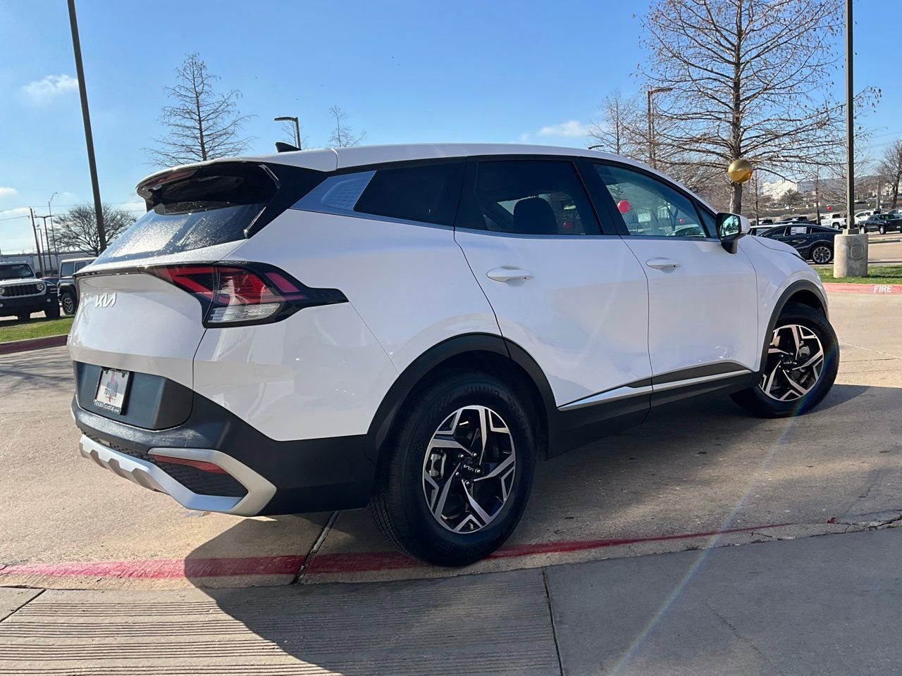 Used 2025 Kia Sportage LX image 6