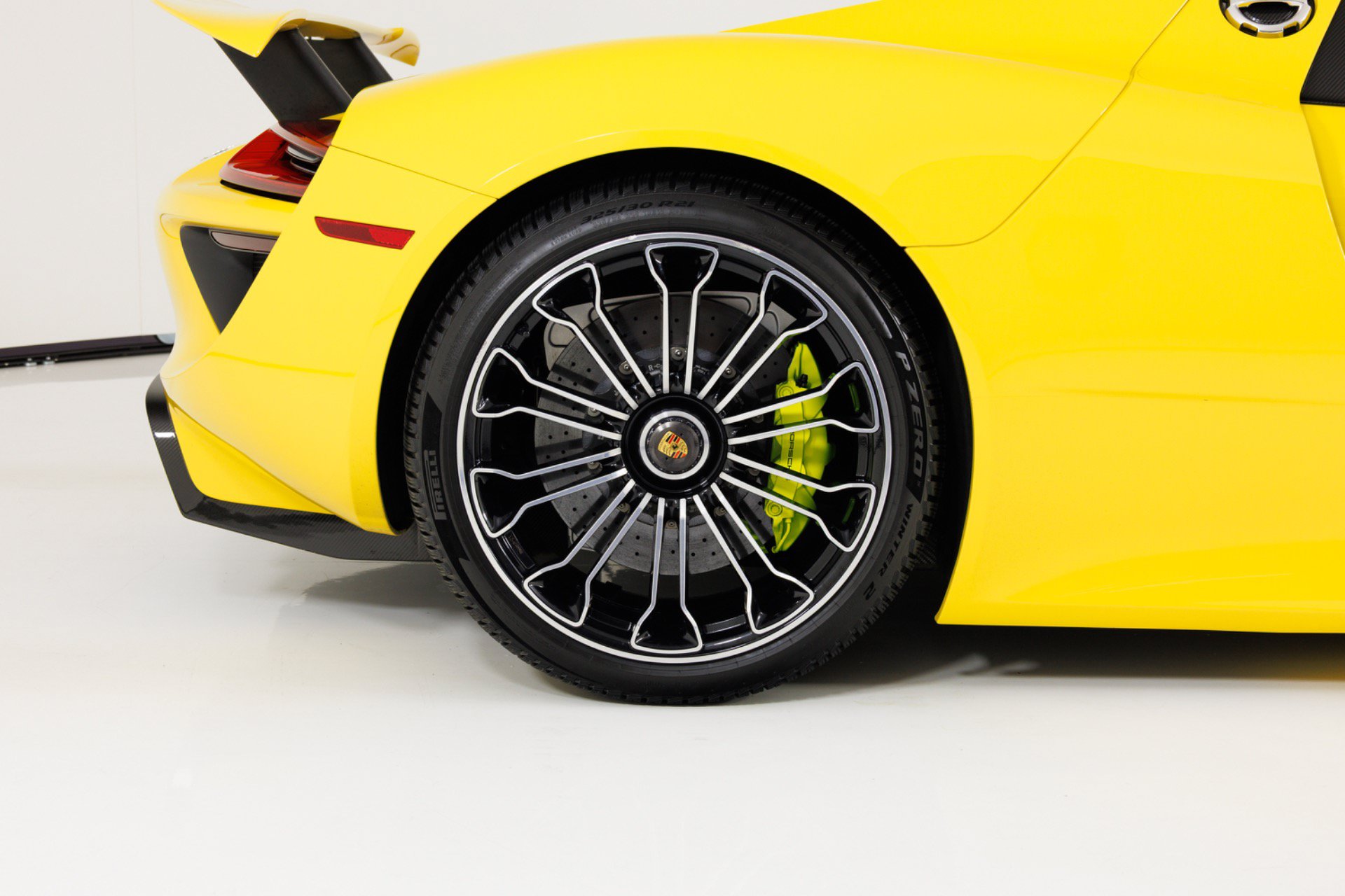 Used 2015 Porsche 918 Spyder AWD/4WD image 14