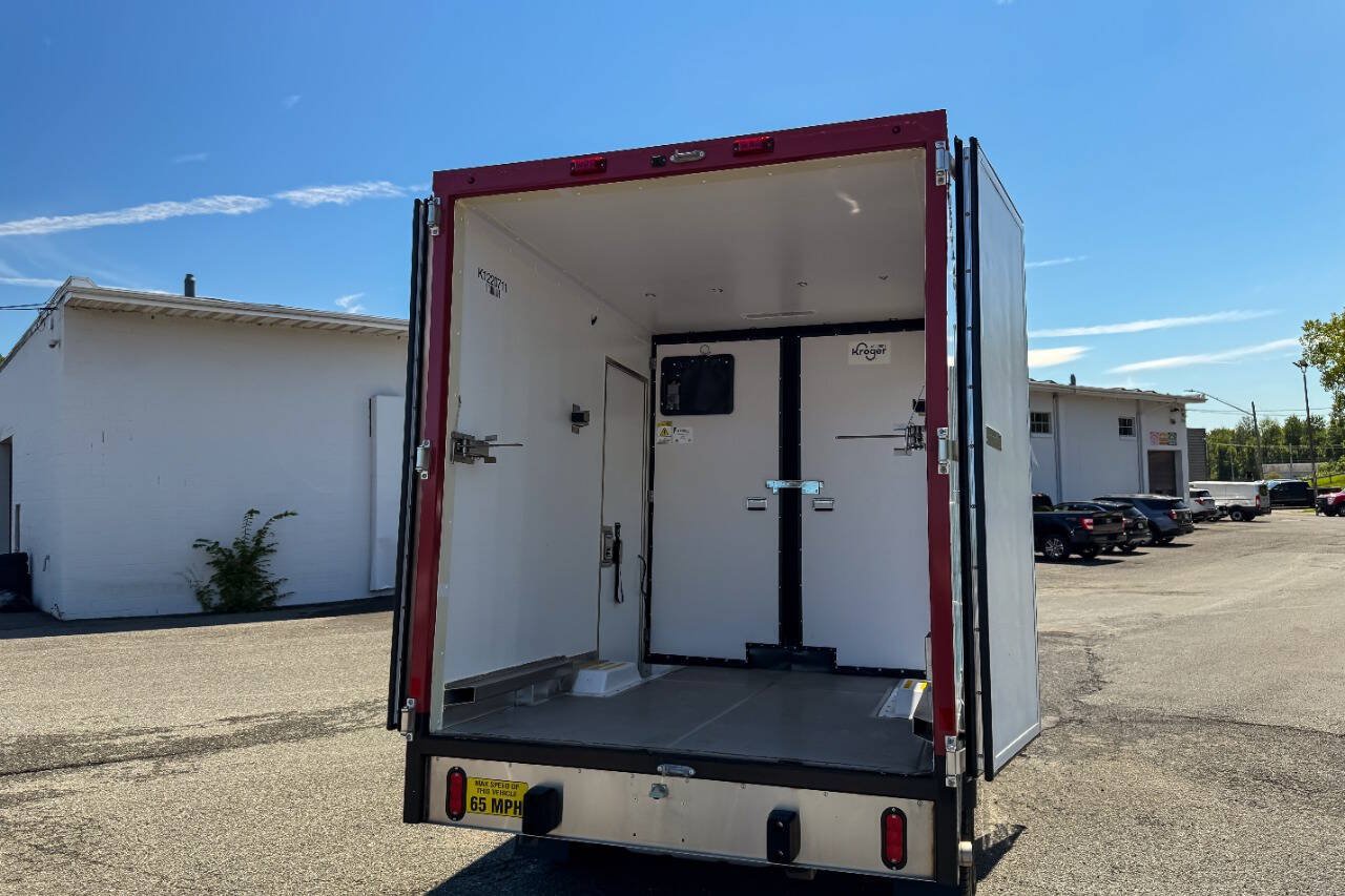 Used 2024 Ford E-350 and Econoline 350 Super Duty RWD image 15