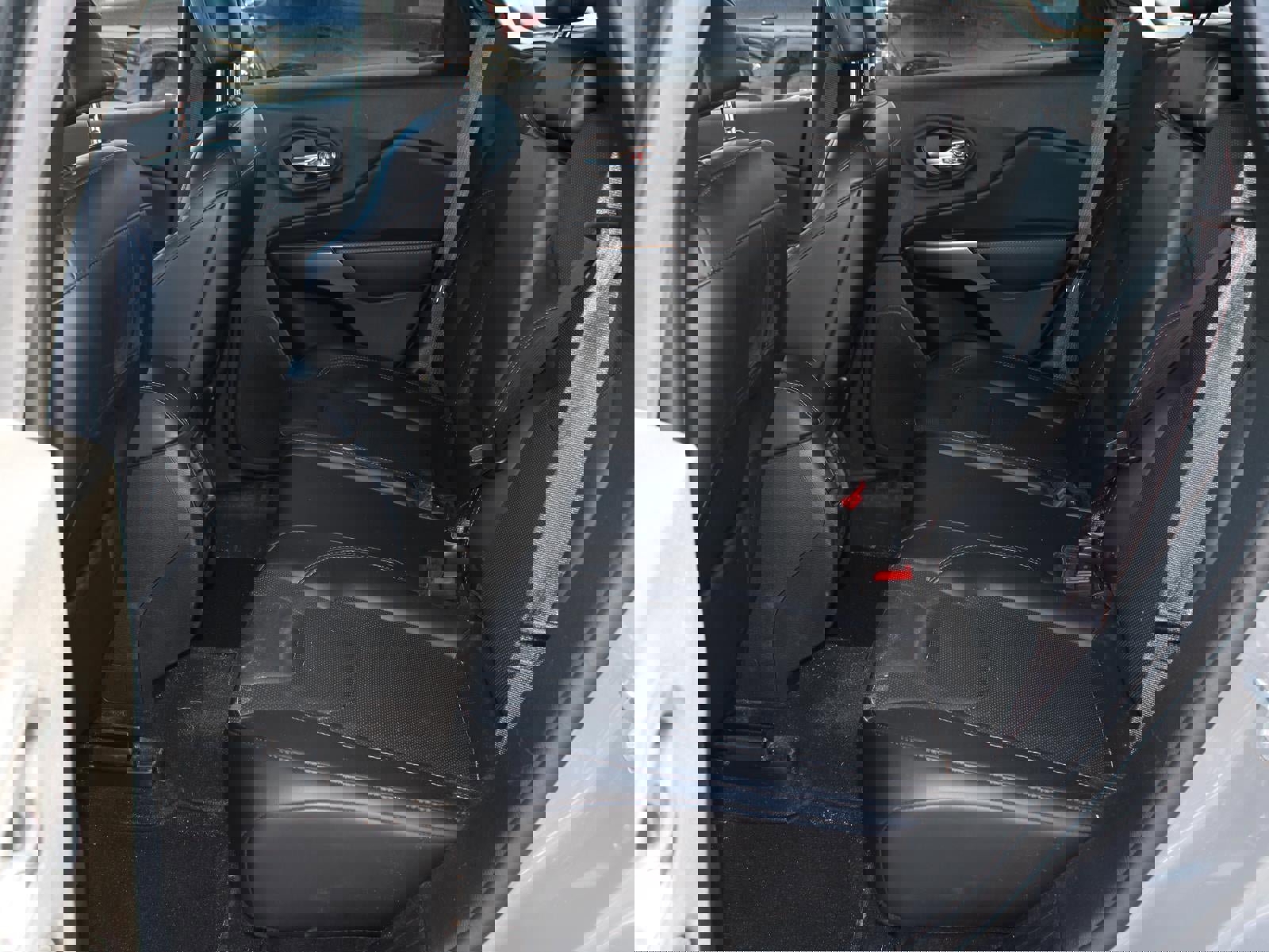 Used 2019 Jeep Cherokee Limited image 19