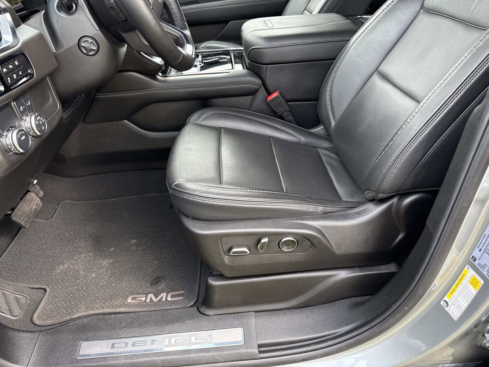 Used 2025 GMC Yukon XL Denali image 20