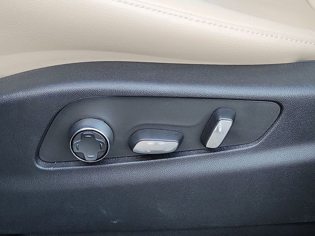 Used 2024 Cadillac XT4 Premium Luxury w/ Active Safety Package image 20