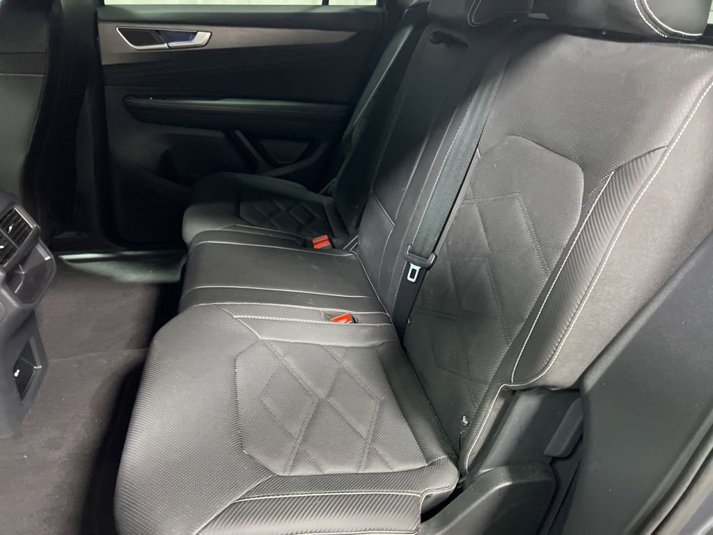 Used 2024 Volkswagen Atlas Cross Sport SE image 19