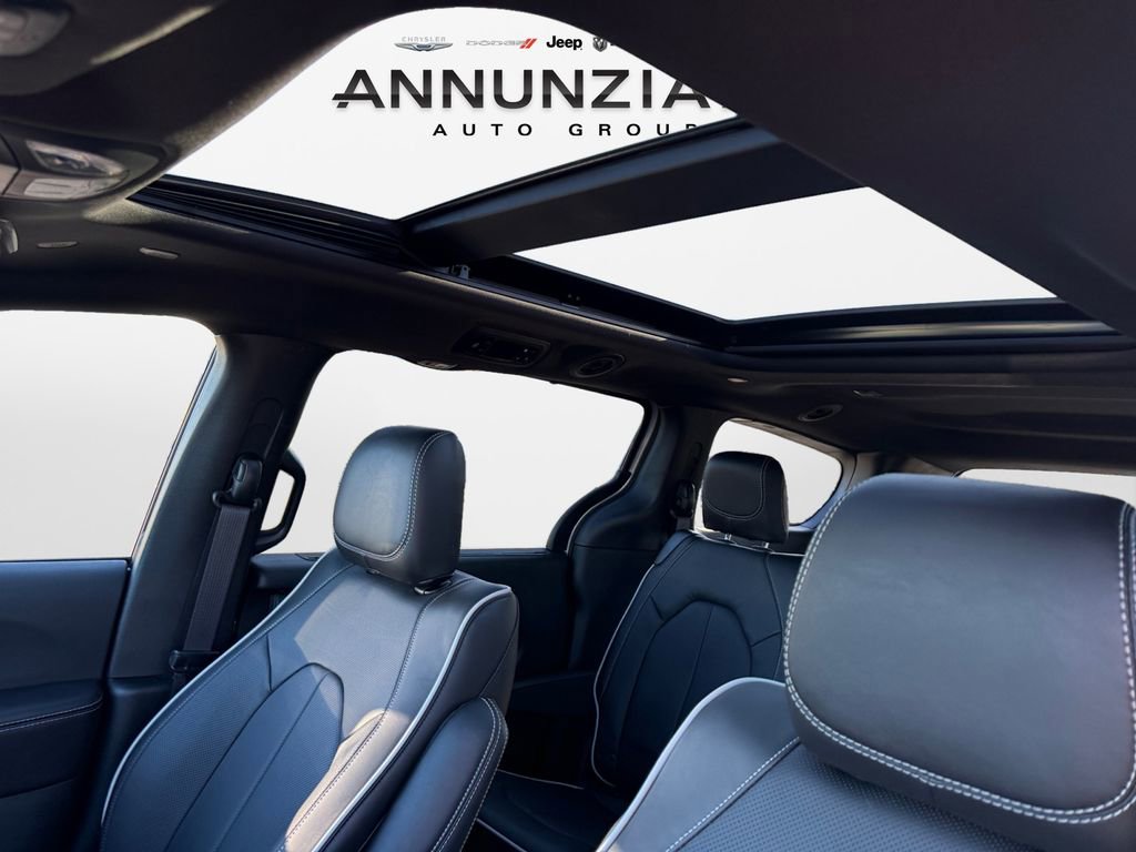 New 2026 Chrysler Pacifica Limited image 30