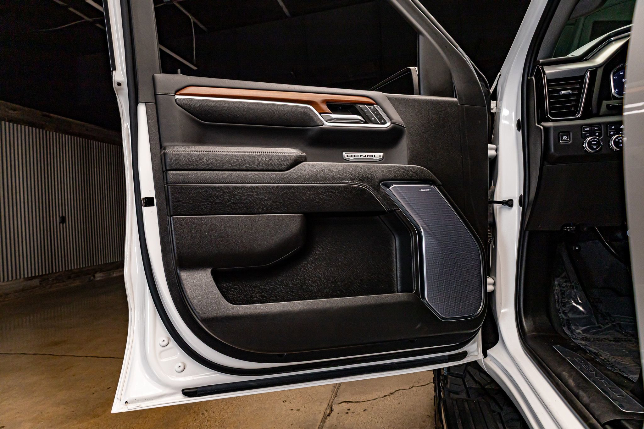 Used 2023 GMC Sierra 1500 Denali w/ Denali Reserve Package image 30