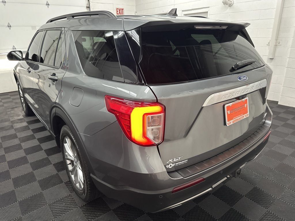 Used 2024 Ford Explorer XLT w/ Equipment Group 202A AWD/4WD image 8
