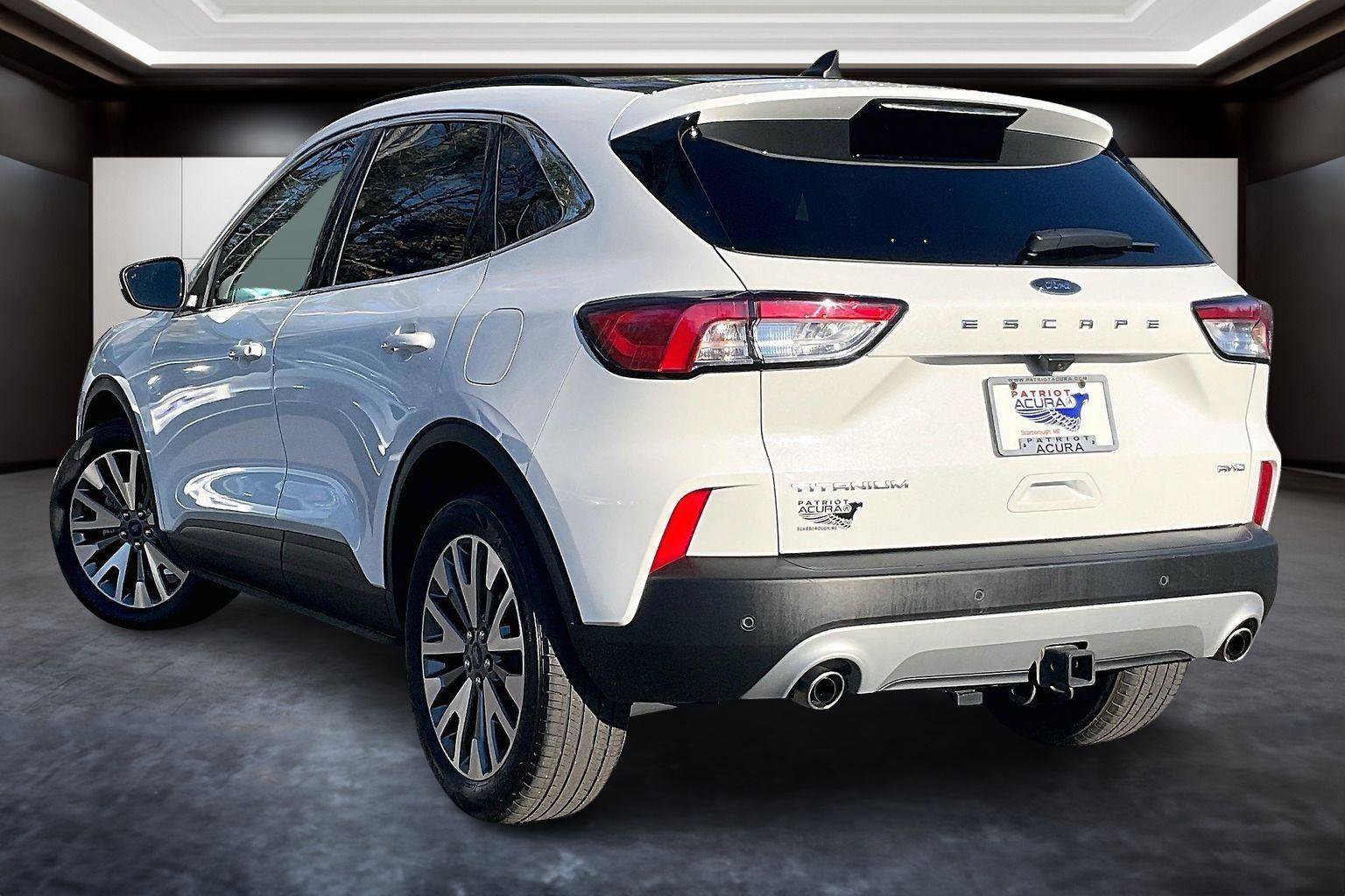 Used 2022 Ford Escape Titanium w/ Class II Trailer Tow Package image 12