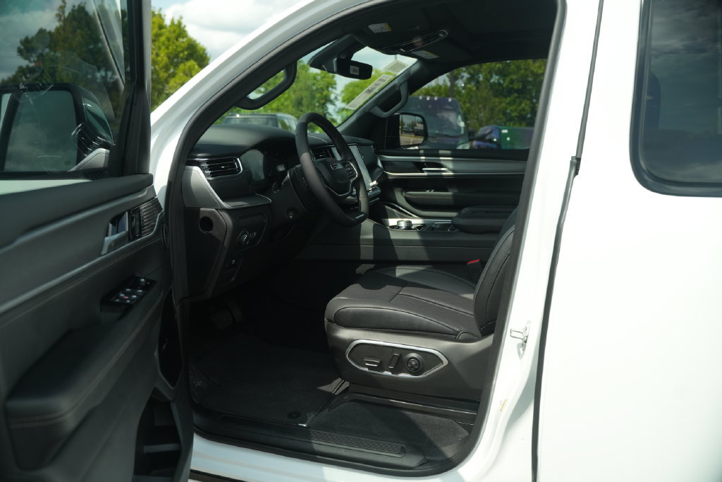 New 2026 Jeep Grand Wagoneer Limited AWD/4WD image 12