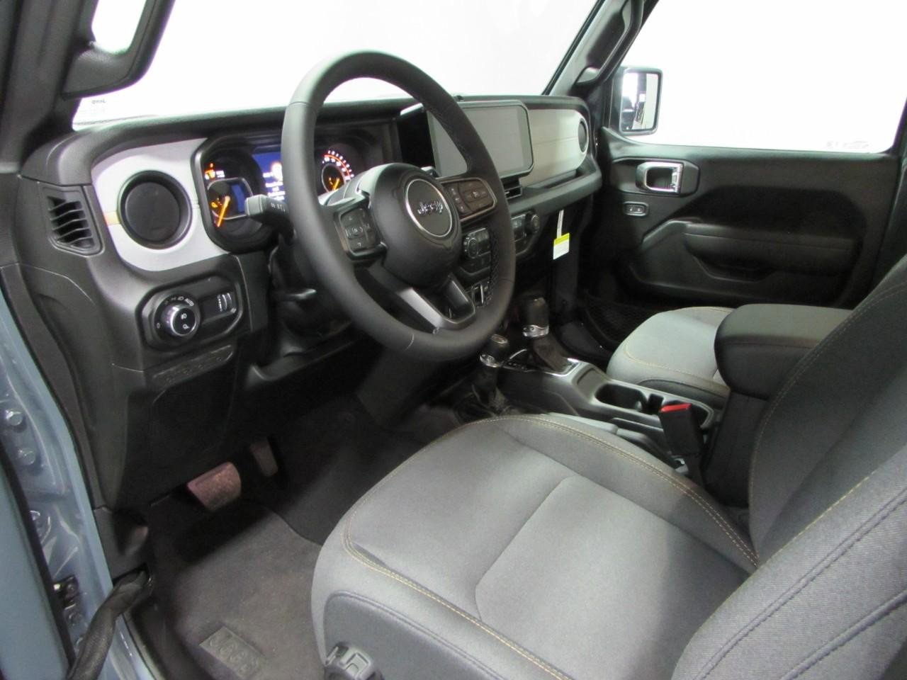 New 2026 Jeep Gladiator Sport AWD/4WD image 13