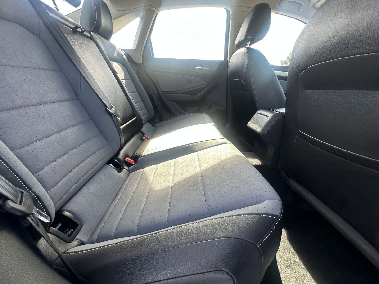 Used 2025 Volkswagen Jetta SE image 25