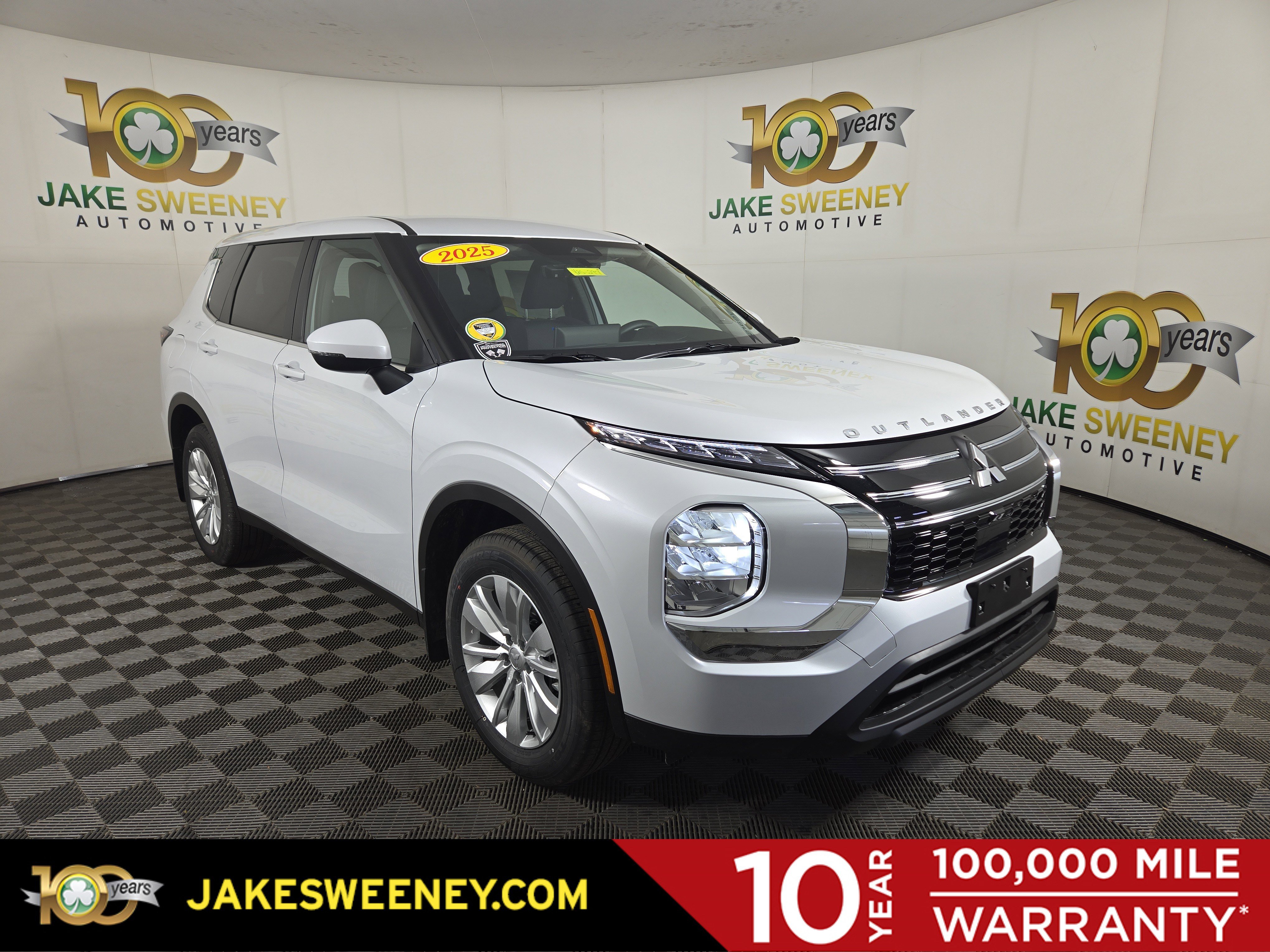 New 2025 Mitsubishi Outlander ES image 1