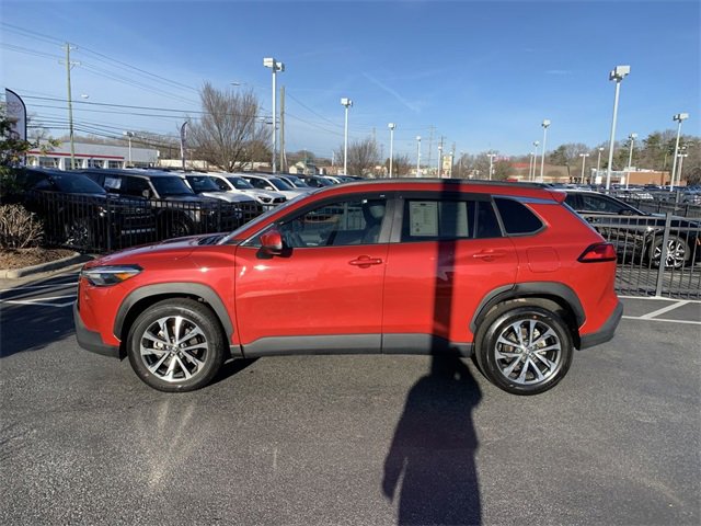 Used 2023 Toyota Corolla Cross XLE image 5