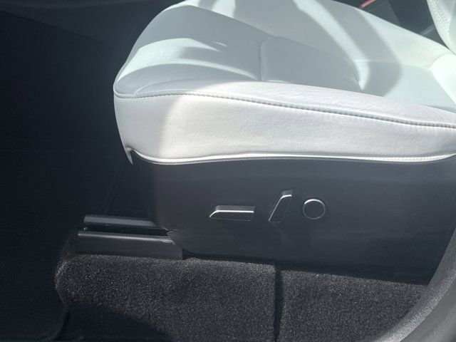 Used 2022 Tesla Model Y Performance image 11