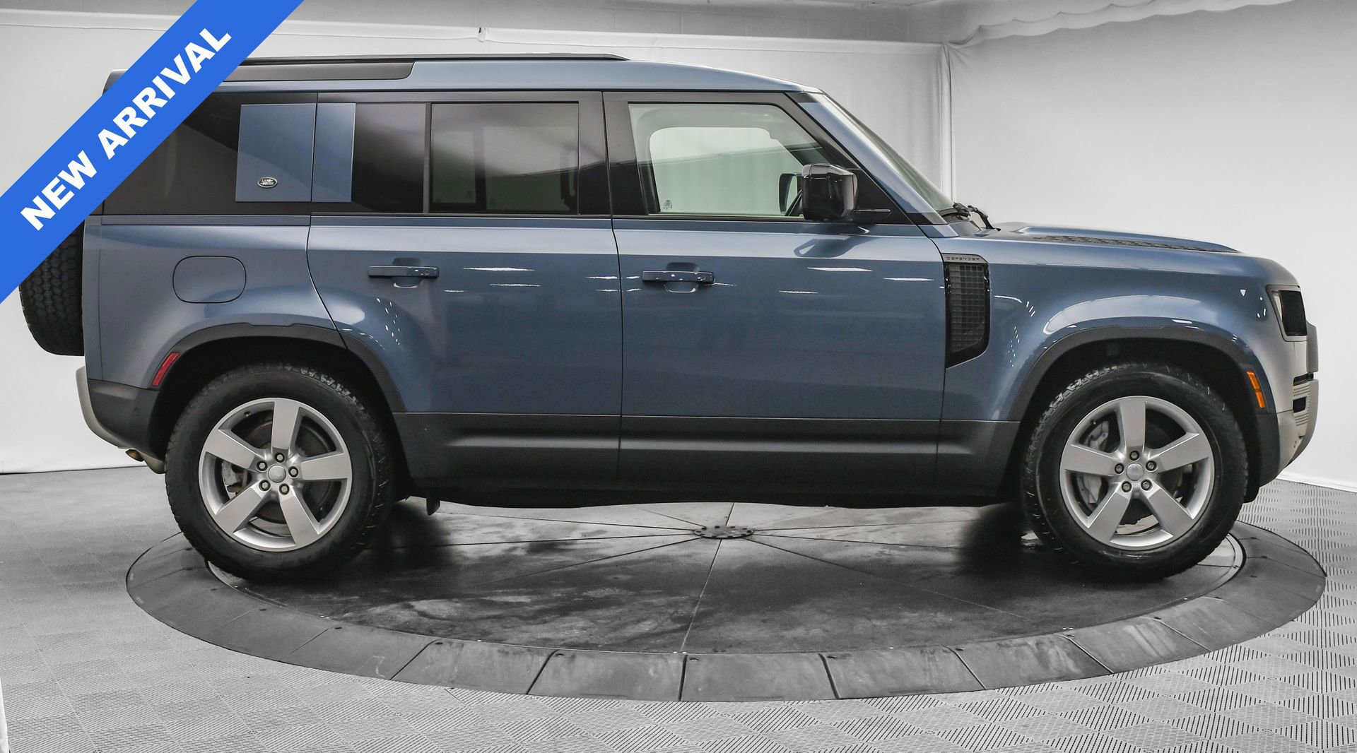 Used 2024 Land Rover Defender 110 S image 9