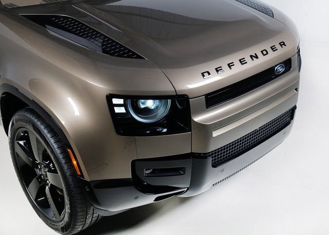 New 2026 Land Rover Defender 110 X-Dynamic SE image 30