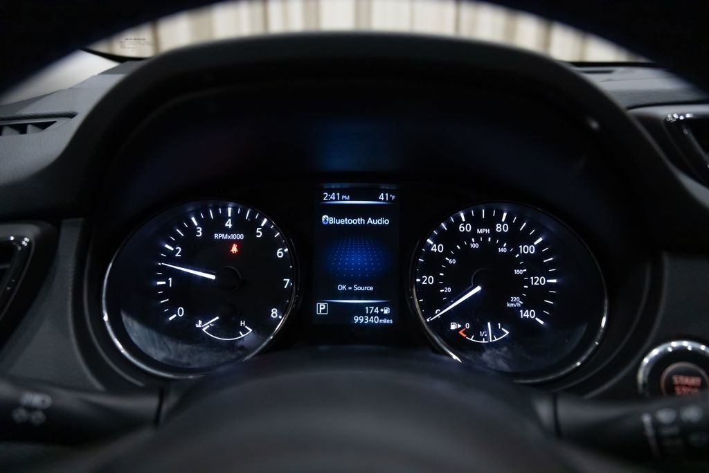 Used 2017 Nissan Rogue SV image 17