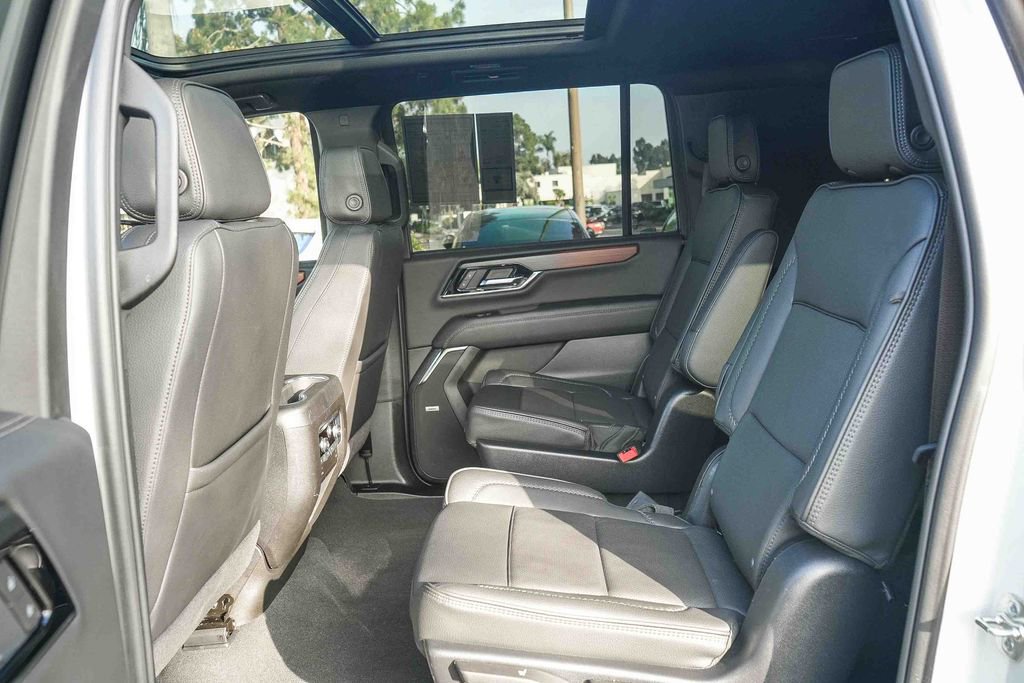 Used 2025 GMC Yukon XL Denali w/ Sun & Power Step Package image 20
